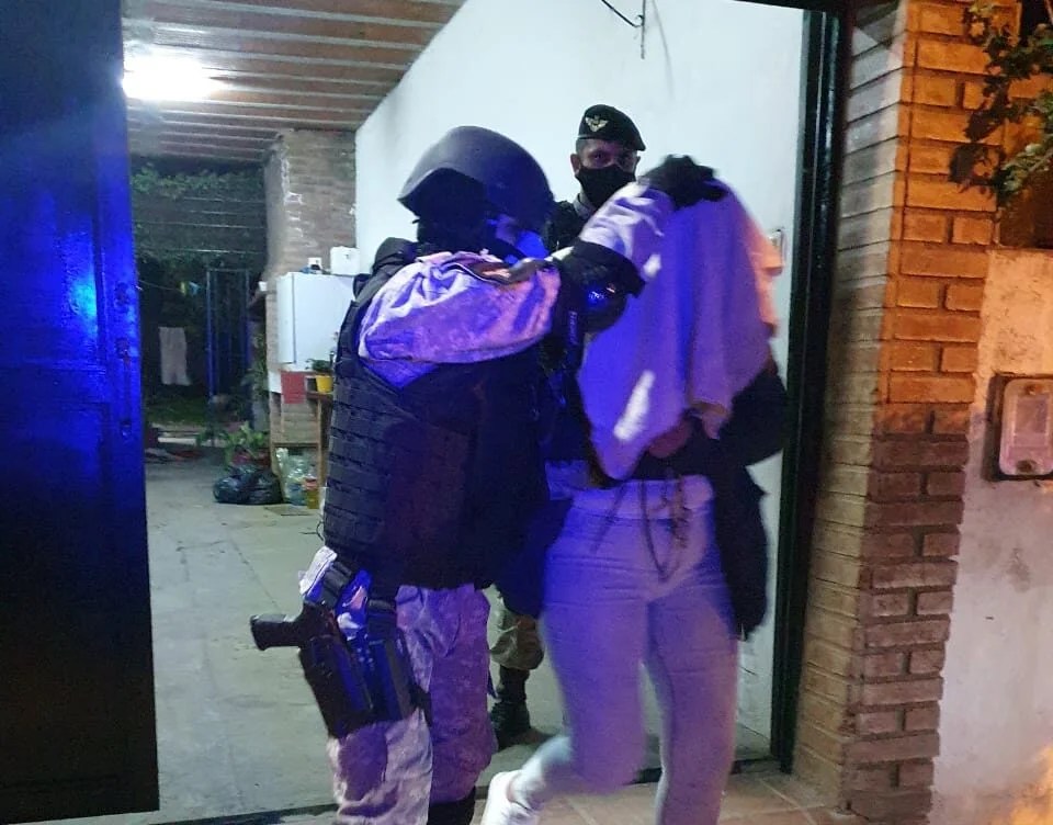 Alta Gracia: vendían en su vivienda y realizaban delivery de drogas. Una pareja detenida