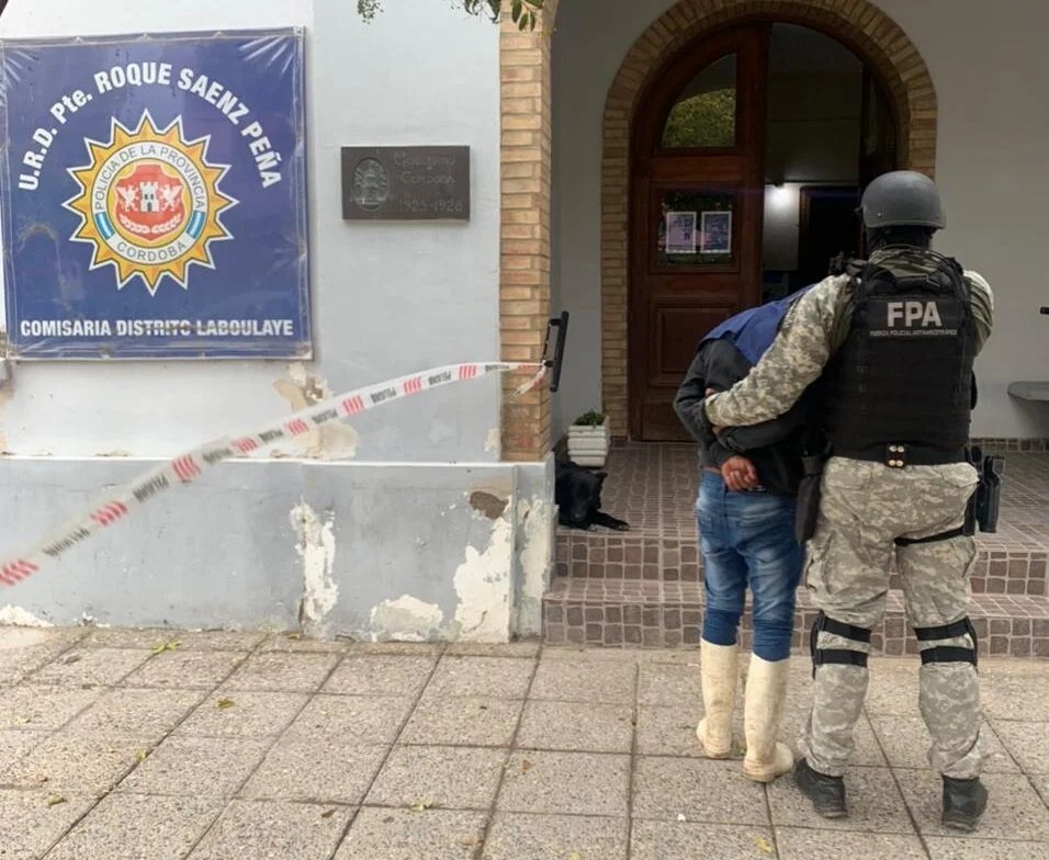 Laboulaye: FPA incautó dos ladrillos de marihuana enterrados en el fondo de un patio. Cuatro detenidos