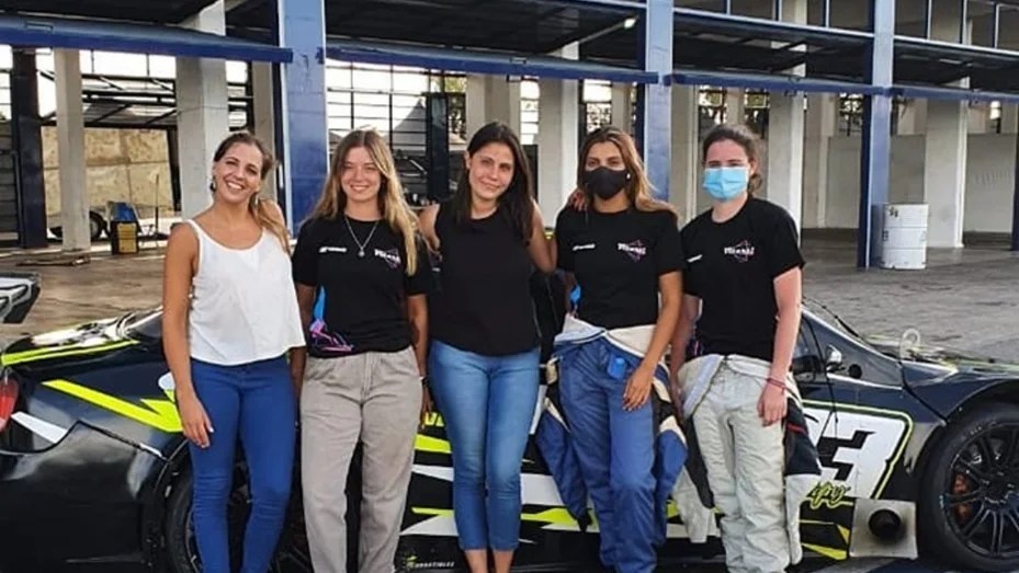 Una canalsense integra el primer equipo de automovilismo femenino del país