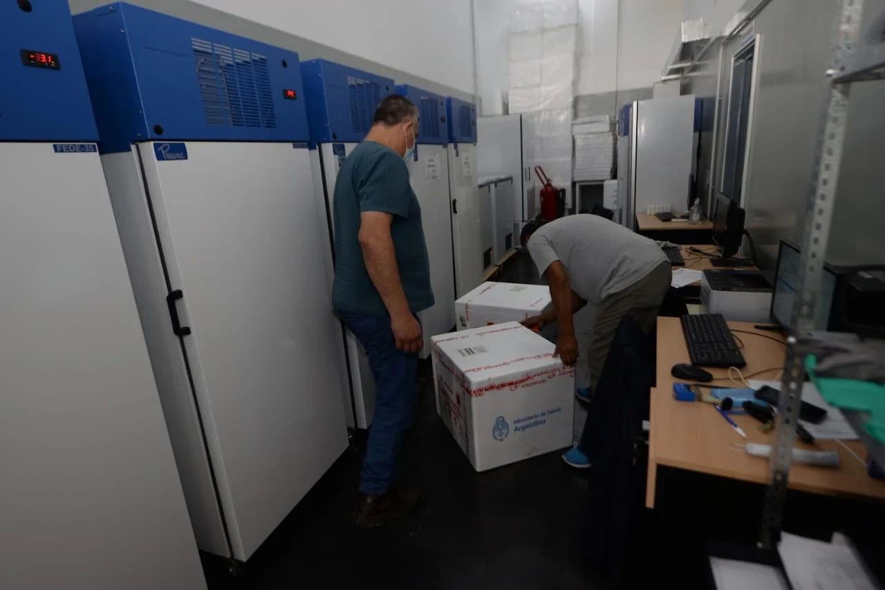 Casi 1.500.000 de vacunas comenzaron a distribuirse hoy en todo el país