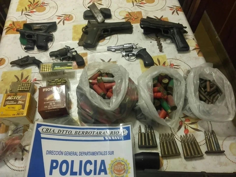 Laboulaye: Un hombre de 73 años tenía un arsenal en su casa.