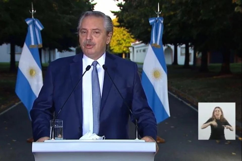 Fernández anunció las nuevas medidas para combatir la segunda ola de coronavirus