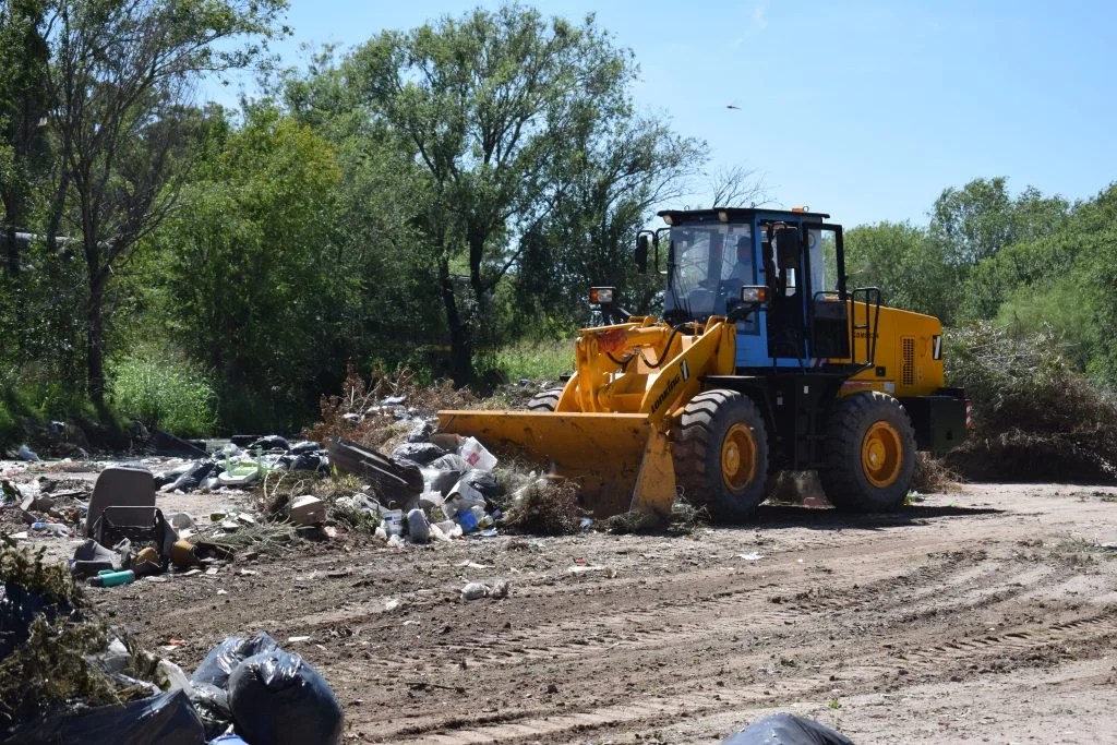 Laboulaye: La difícil tarea de sanear el basural a cielo abierto.