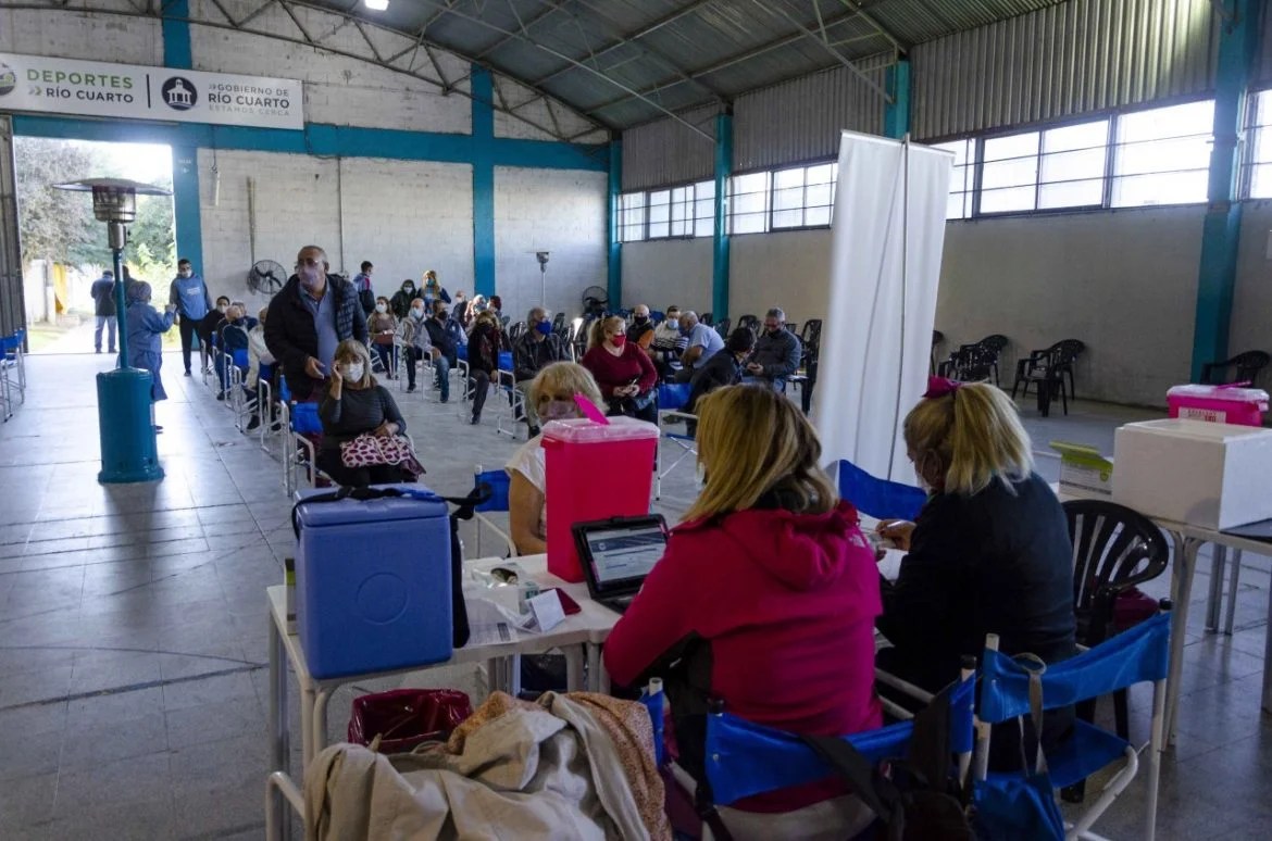 En Río IV se colocaron en promedio 1000 vacunas por día.
