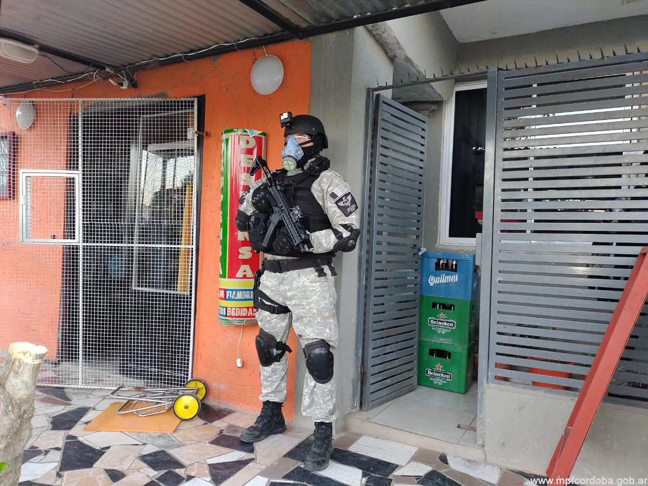 Madre e hija detenidas por venta de drogas.