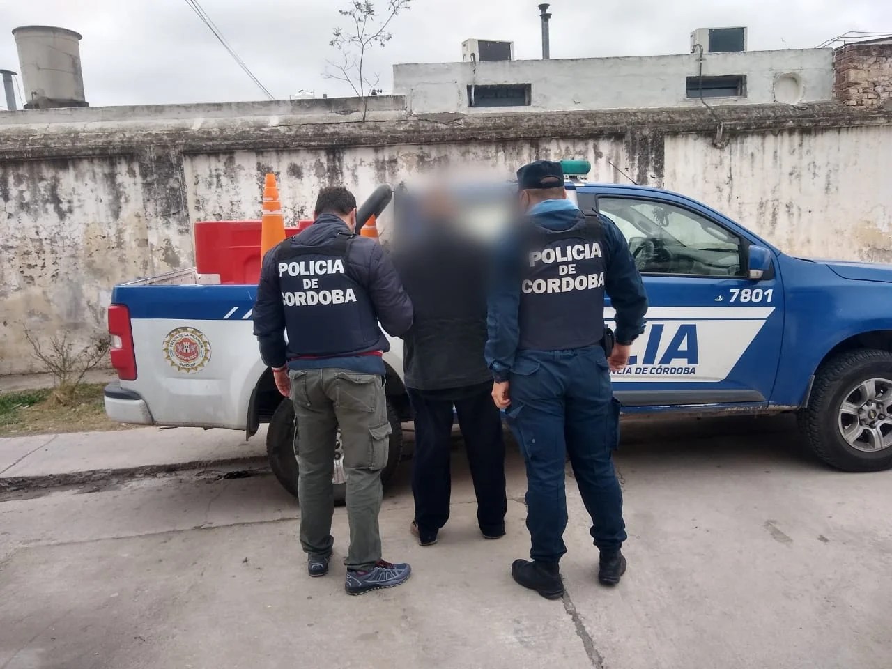 Detienen a una persona, en La Carlota, por supuesta estafa en Canals