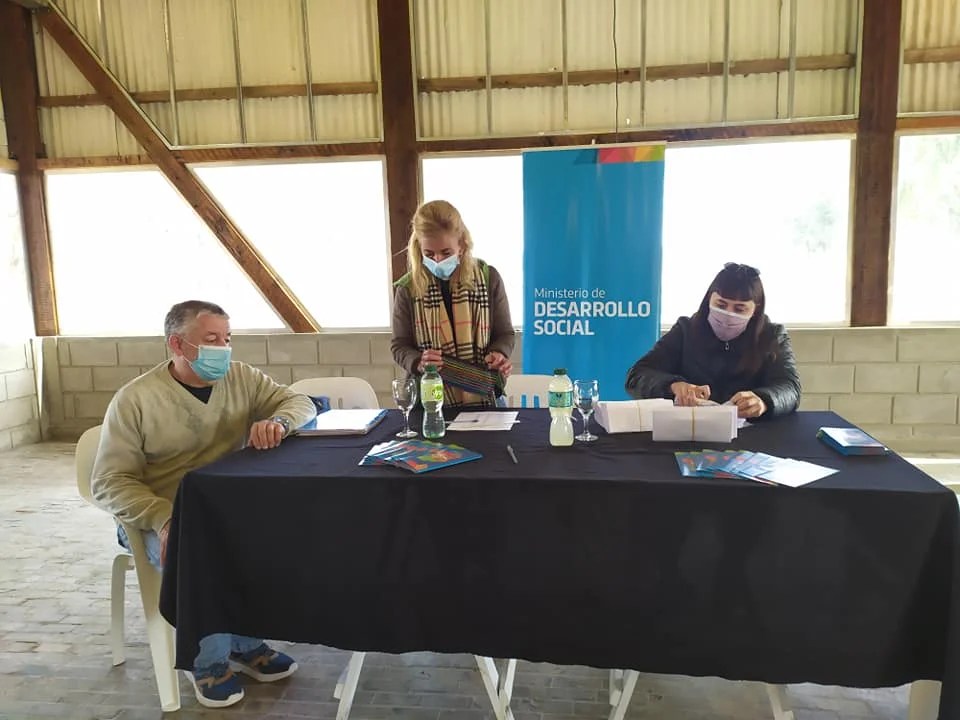 Se entregaron nuevas tarjetas alimentar en Canals