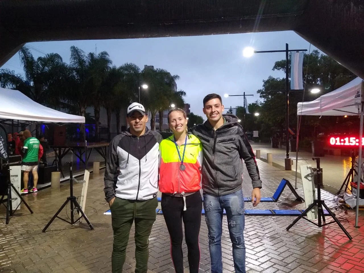 Tres atletas de Canals participaron de “Rufino Corre”.