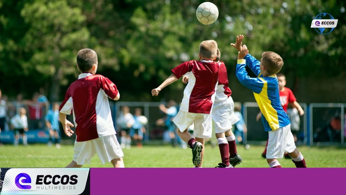 La International Board recomendó que se prohíban los cabezazos en niños menores de 12 años