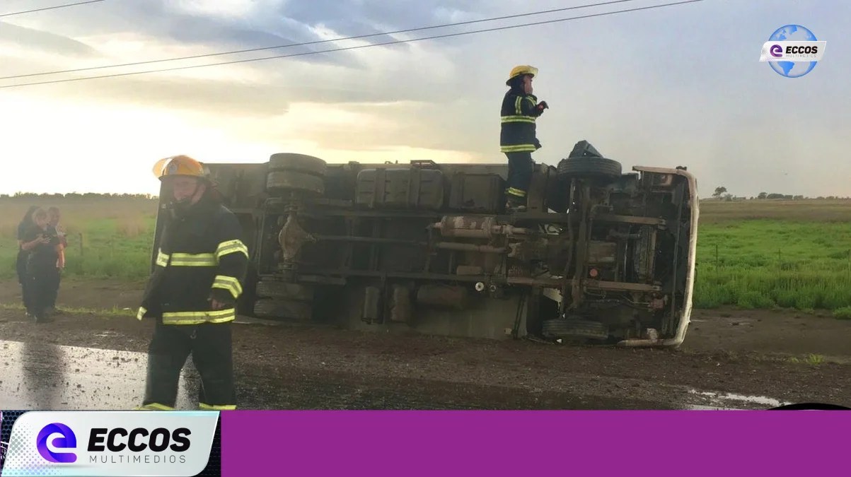 Canals: Un camión volcó sobre la ruta 3