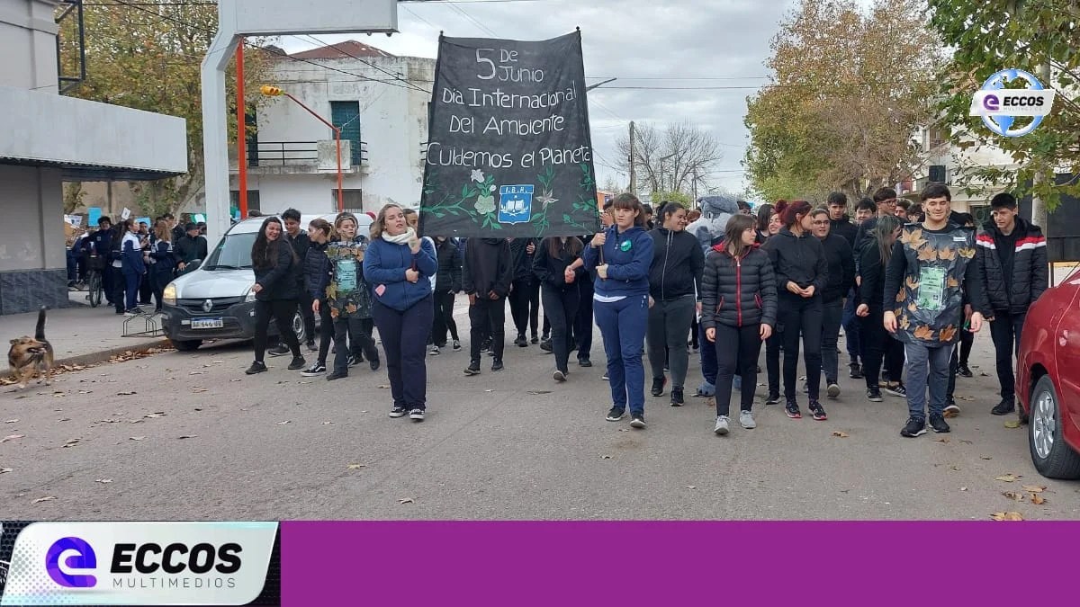Canals: Estudiantes del IBR organizan marcha para promover el cuidado del ambiente