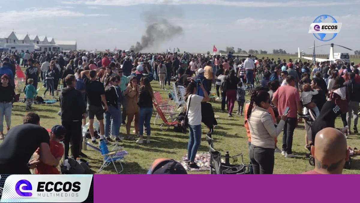 Tragedia en el Cielo: Piloto y copiloto Fallecen al estrellarse un avión durante festival aéreo en Villa Cañás