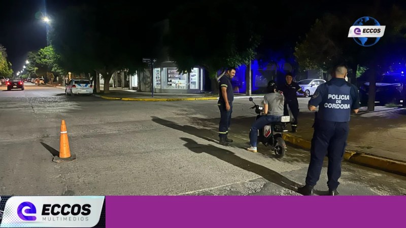 Refuerzan controles vehiculares en Laborde: secuestran motocicleta y retienen licencia vencida