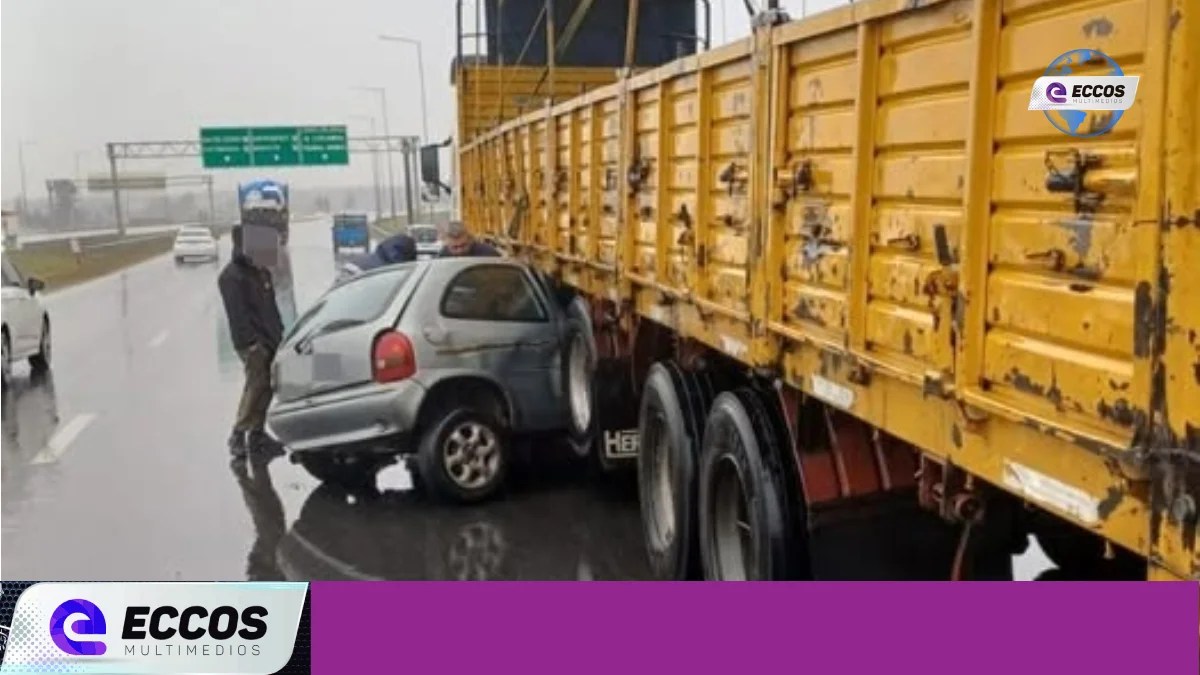 Choque en la Ruta Nacional A-019: una mujer asistida tras colisionar con un camión