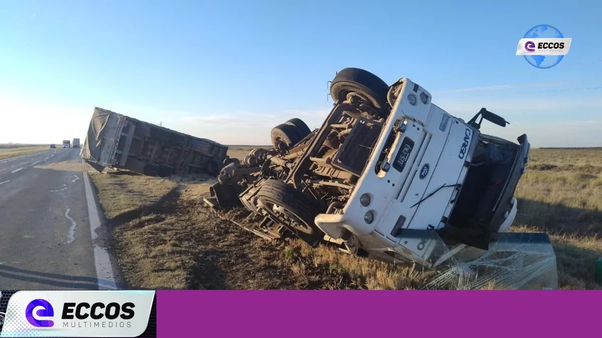Tragedia en la Ruta 7: un camionero murió tras volcar su vehículo cargado con soja