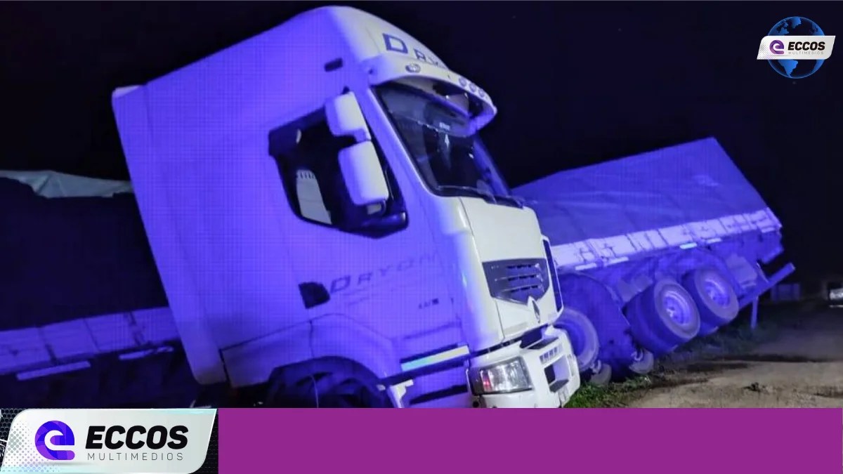 Accidente en Firmat: camión volcó y encontraron sustancias sospechosas
