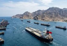 Tensión en el estrecho de Ormuz: un petrolero explota tras desviarse de la ruta fijada por Irán