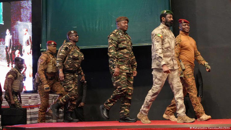 La Cédéao envisage d&rsquo;introduire des visas pour le Mali, le Niger et le Burkina Faso