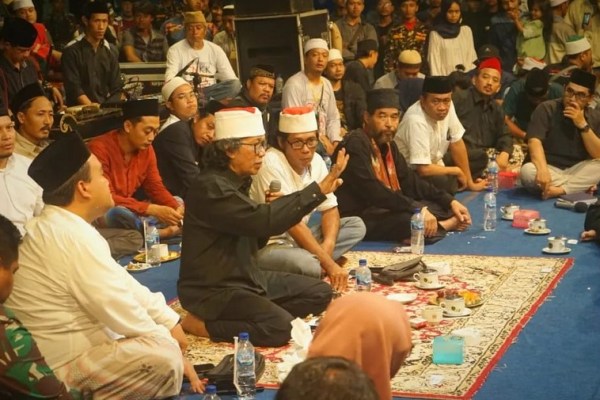 SINAU BARENG CAK NUN, Ribuan Jamaah Banjiri Alun Alun Cak Nun