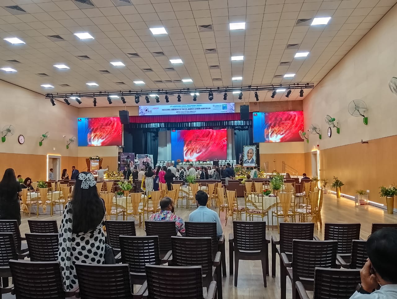 Active led video wall