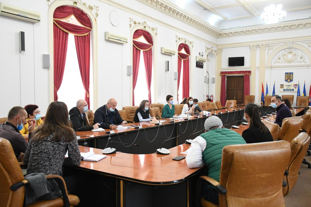 „Laptele și cornul” | Întâlnire cu primarii care fac achiziții proprii