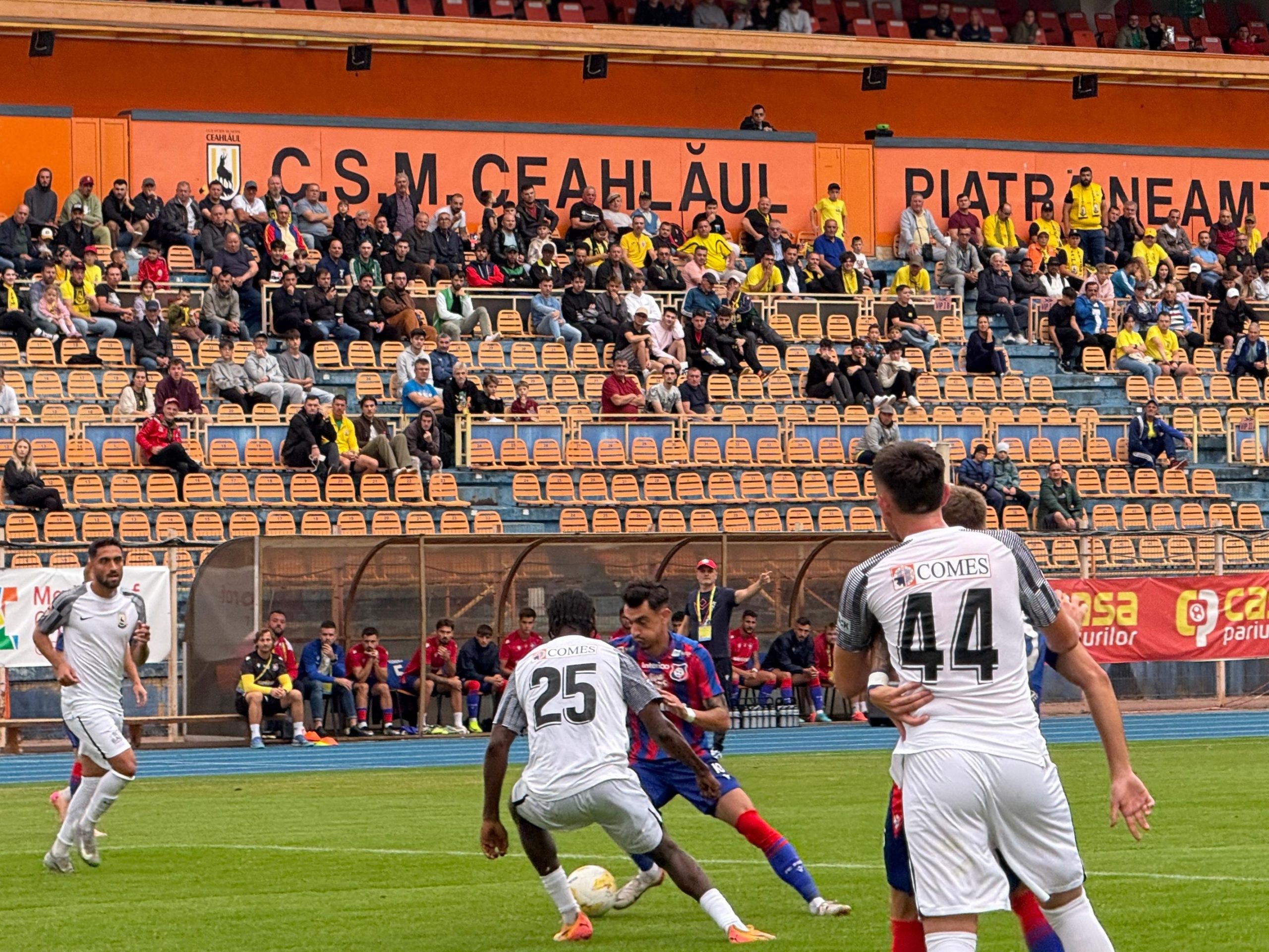 FC Bihor triumfă la Piatra Neamț și devine liderul Ligii 2 după o victorie cu 3-0 împotriva Ceahlăului