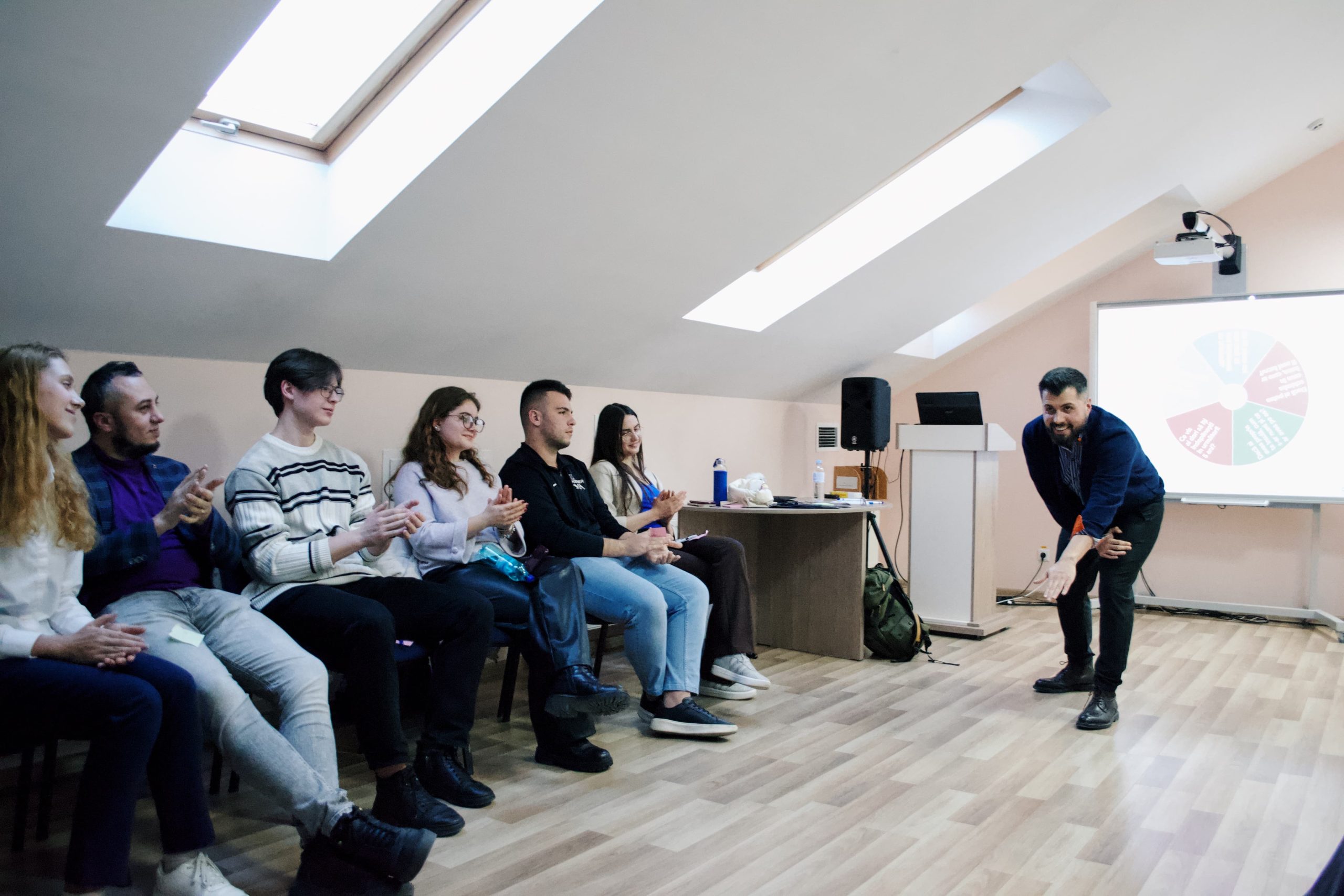 Proiectul Lideri de Viitor – #FărăViolență debutează la Oradea pentru stoparea bullying-ului în școli și comunități. Află cum se desfășoară inițiativa!