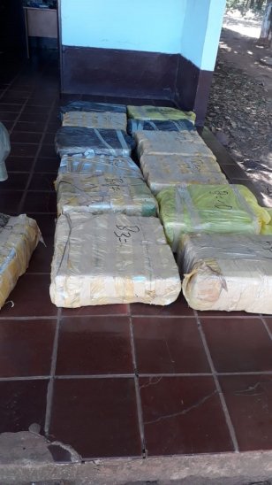 0009512891 Misiones: Abandonan camioneta con casi 400 kilos de marihuana