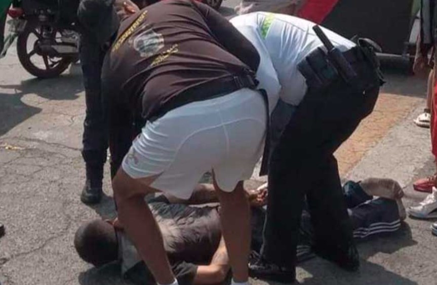 Vecinos y mototaxistas frustran asalto en Valle de Chalco; policía salva a los delincuentes de ser linchados