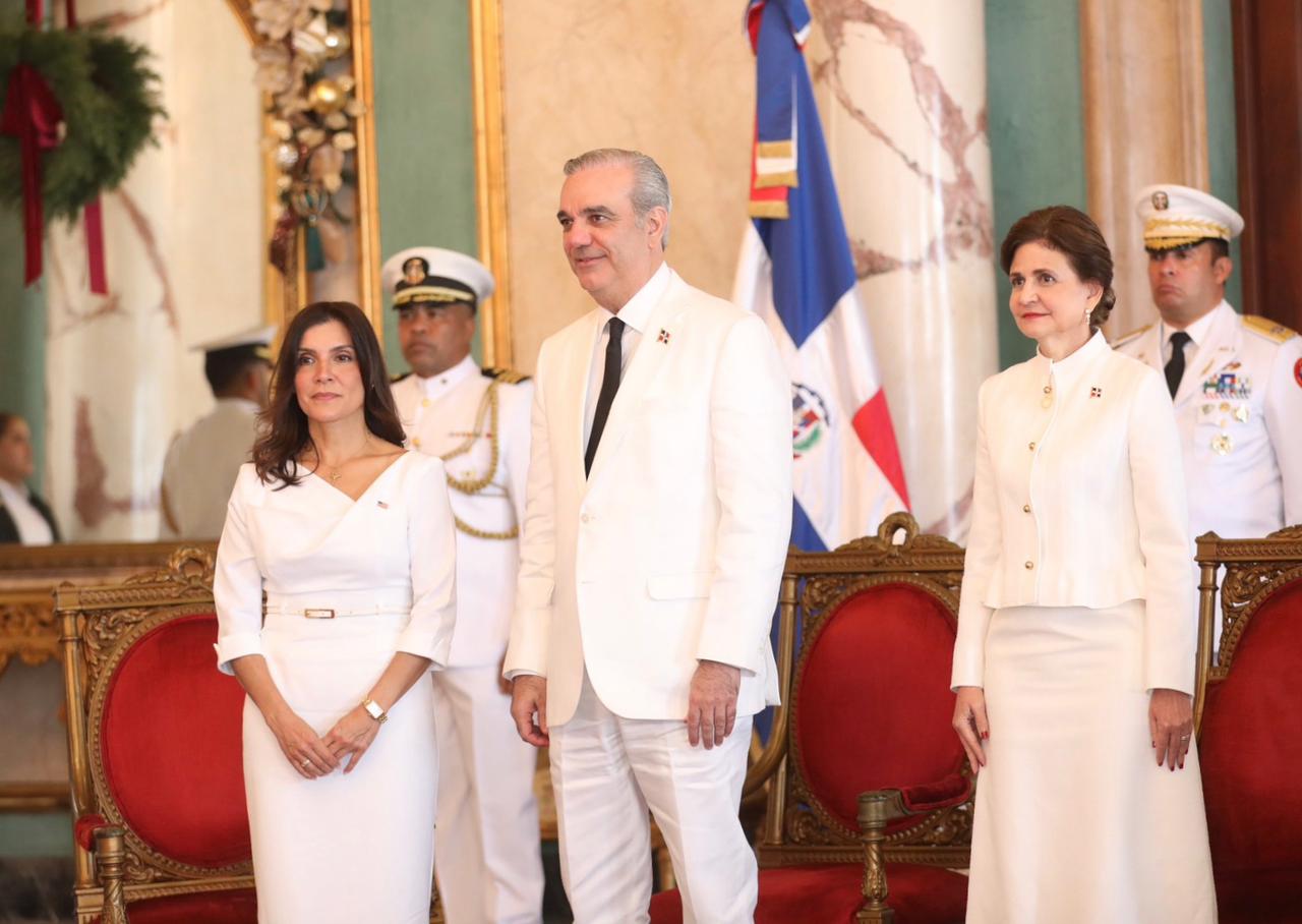 Presidente Abinader recibe a siete nuevos embajadores y consolida vínculos diplomáticos  FRASE CLAVE OBJETIVO