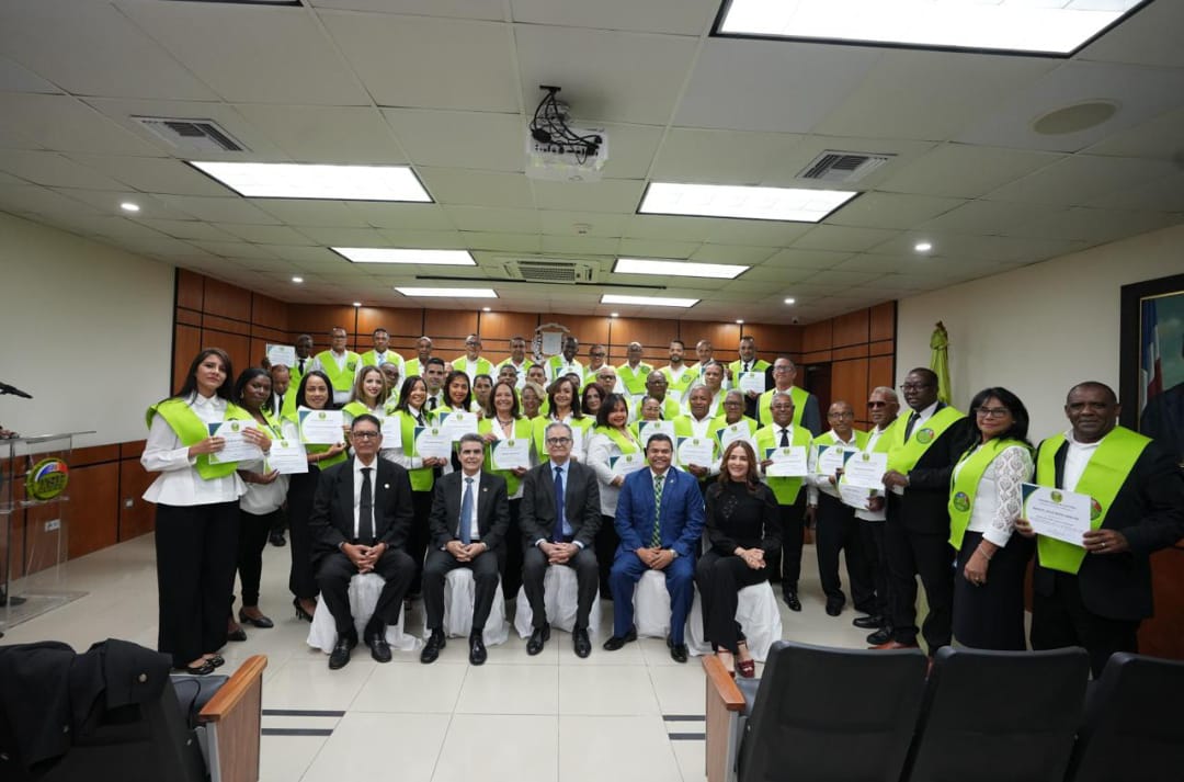TSE certifica a 58 dirigentes de Fuerza del Pueblo tras concluir diplomado en Justicia Electoral