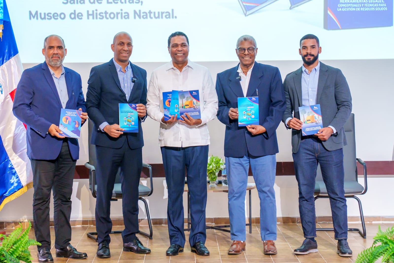 LMD presenta tres estudios sobre gestión municipal durante la Feria Internacional del Libro