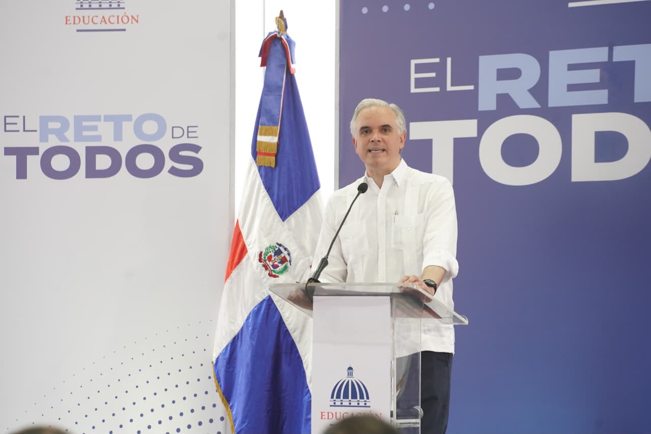 Gobierno entrega techado deportivo en Cambita Garabito para beneficiar a más de 700 estudiantes