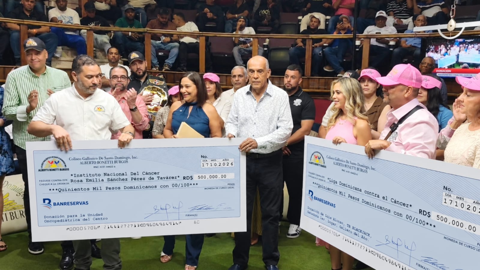Coliseo Gallístico de Santo Domingo dona un millón de pesos para apoyar a pacientes con cáncer