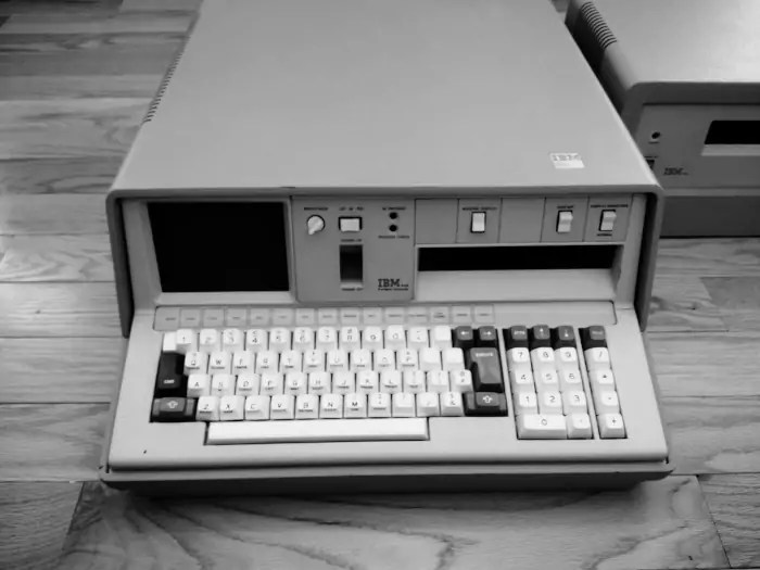 quien invento la computadora portatil, ibm 5100