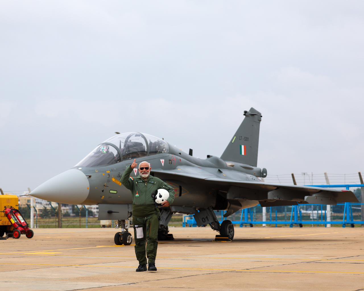 Pm Narendra Modi in front of Tejas