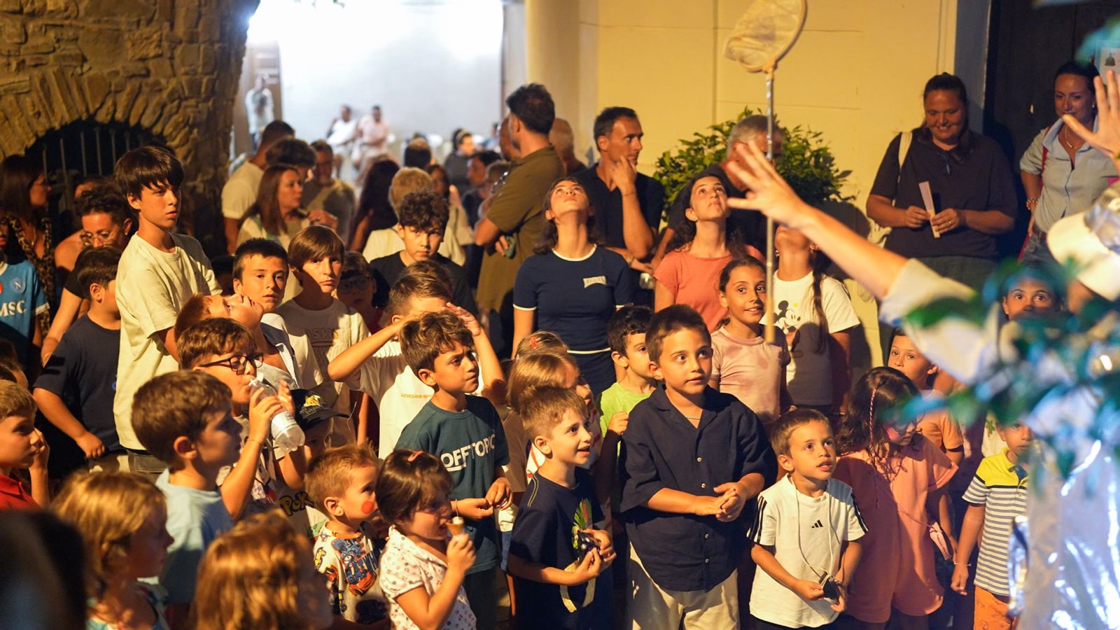 Un intero borgo diventa teatro per i bambini: Pollica in prima linea per le nuove generazioni