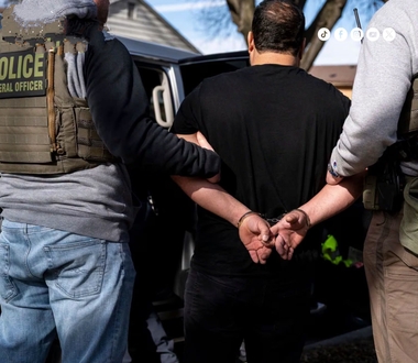 Vague d’arrestations ICE et questions sur l’immigration : l’ICE procède à plus de 10 000 arrestations, cette opération relance le débat sur les contrôles aux frontières