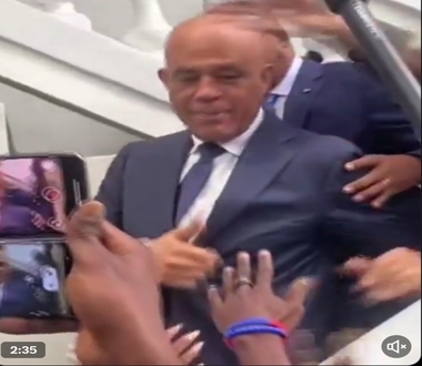 Audition surprise : l’ancien président Martelly quitte le cabinet sans décision immédiate après 4h de temps au cabinet d’instruction avec le juge Denis Cyprien