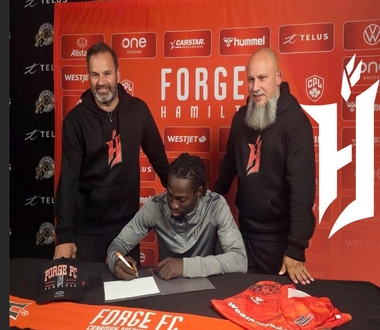 Woodensky Pierre, le joueur haïtien qui a battu des records en jouant la Coupe du monde alors qu’il jouait en Haïti, rejoint un club de Première ligue à l’étranger. Quel est ce club ?