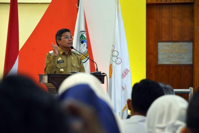‘Save Pakasi Guru’ Warnai Lapangan Andi Makkasau