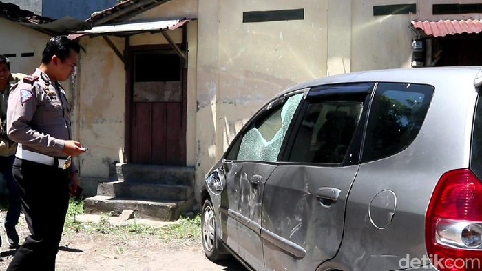 Kepergok Sedang Berbuat Mesum Dalam Mobil, Tancap Gas dan Tabrak Satpam Solo Paragon Mal