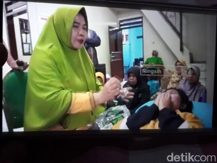 Pengobatan Ningsih Tinampi, Ada Tak Percaya dan Ada Yang Membela