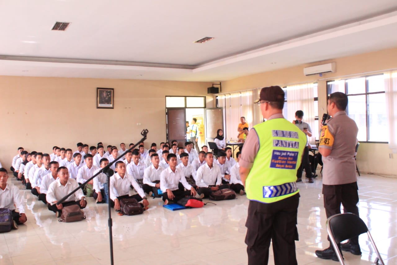 Soal Pendaftaran Anggota Polri, Kapolres Tegaskan Ini Gratis dan Murni -  IniSumedang.Com