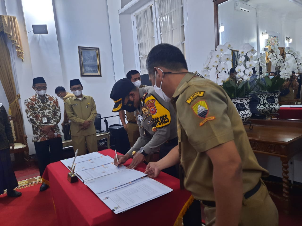 Kapolres Sumedang Tandatangani Perjanjian NPHD - IniSumedang.Com