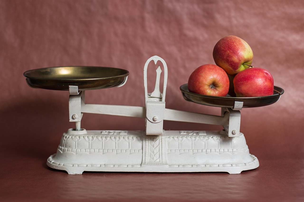 old weighing balance; pan type weight machine; pointer weight machine;