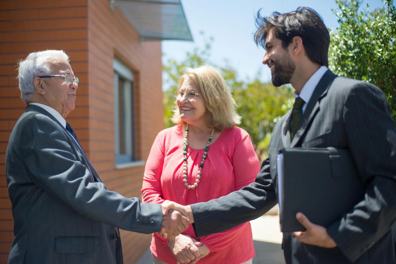 Equipo de Inova Hogar atendiendo a clientes en Vallecas