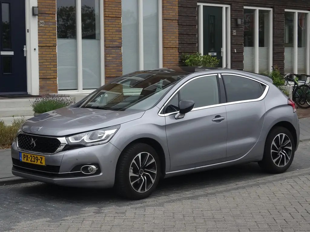 DS 4