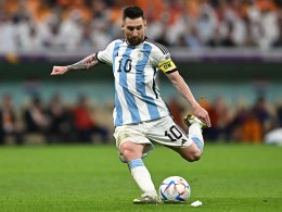 What Does a Second Striker Do in Soccer