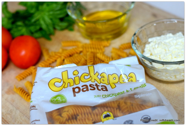 Chickapea Pasta, Gluten free pasta with protein, Pasta with protein, pasta made with chickpeas, Lunchbox ideas, back to school lunch ideas, pasta lunchbox recipe, healthy back to school lunches